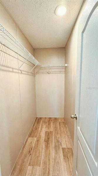 Spacious, unfurnished interior of a new home in , Dunnellon (Image 12).