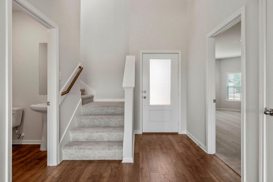 Spacious, unfurnished interior of a new home in Pinewood Trails, Cleveland (Image 18).