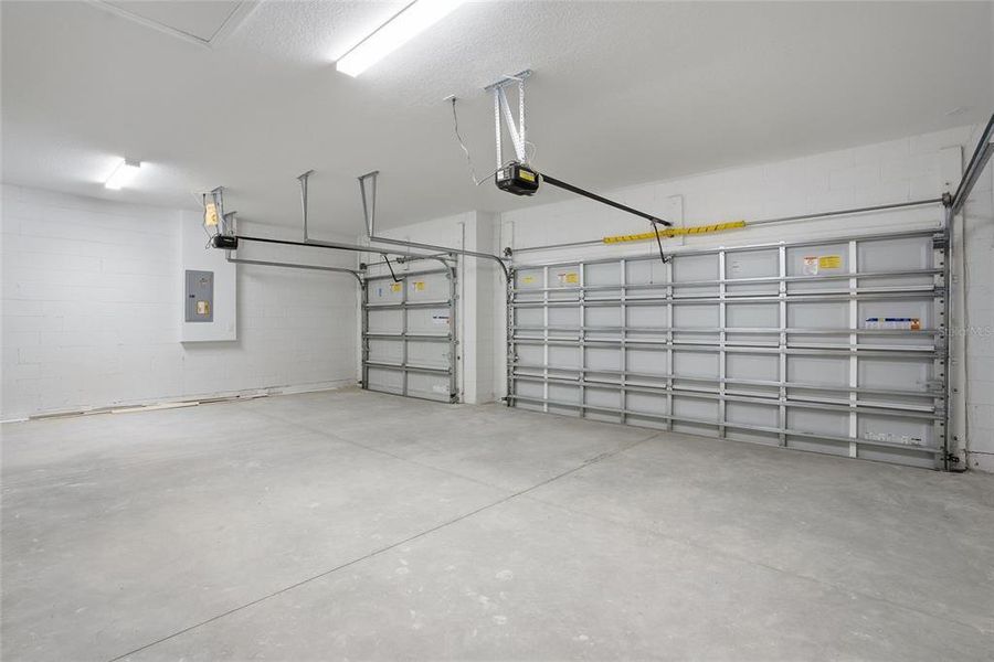 Spacious, unfurnished interior of a new home in , Ocala (Image 33).