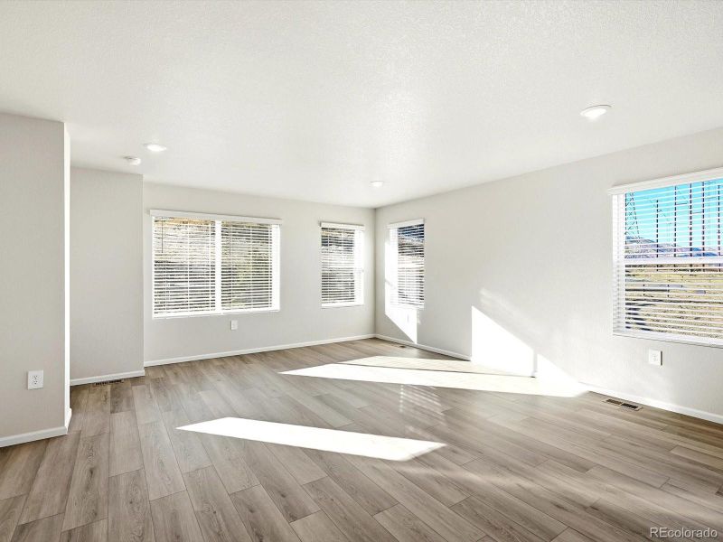 Spacious, unfurnished interior of a new home in Three Hills, Morrison (Image 15).