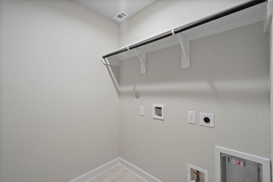 Spacious, unfurnished interior of a new home in Cypresswood Landing, Humble (Image 8).