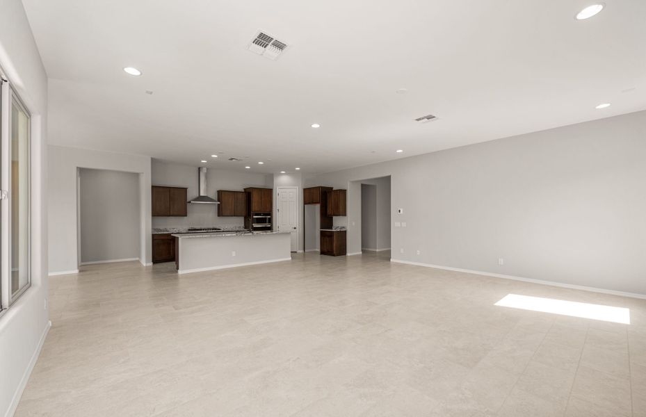 Spacious, unfurnished interior of a new home in Artisan at Asante, Surprise (Image 18).
