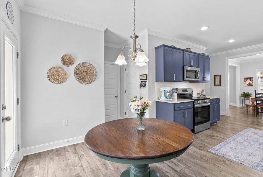 Bright & Inviting Dining Space