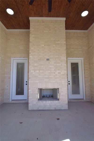Exterior details and patio area of a home in , Huntsville (Image 20).