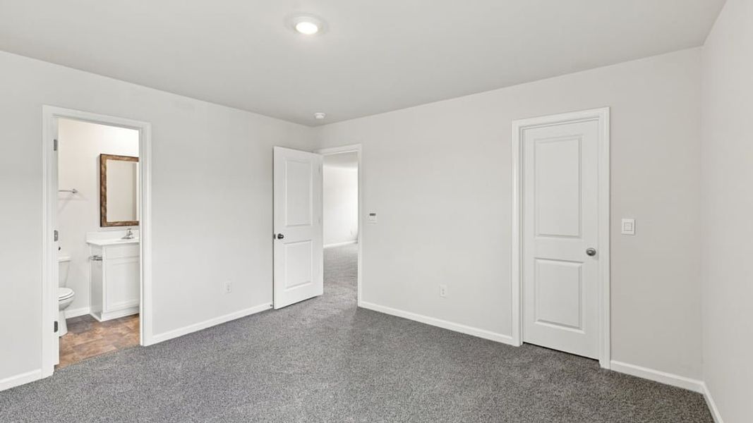 Spacious, unfurnished interior of a new home in Chestnut Ridge, Greenville (Image 33).