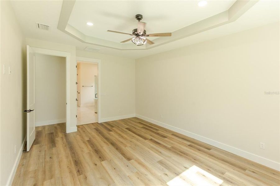 Spacious, unfurnished interior of a new home in , Weeki Wachee (Image 29).