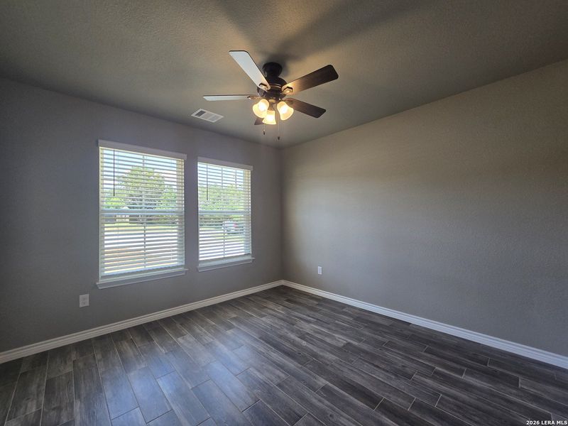 Spacious, unfurnished interior of a new home in , Canyon Lake (Image 22).