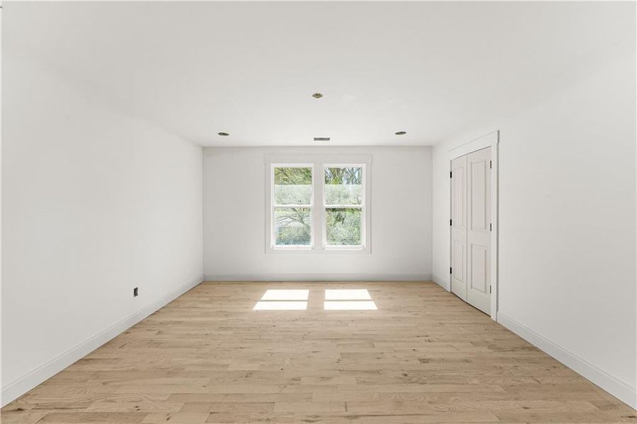 Spacious, unfurnished interior of a new home in , Atlanta (Image 23).