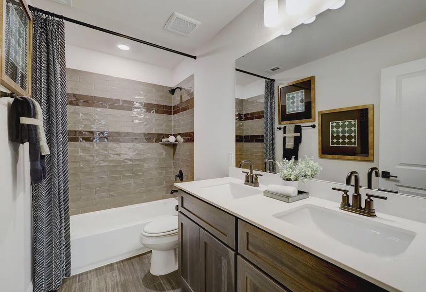 Plan 3059 bath 2 - staged - 18 of 19