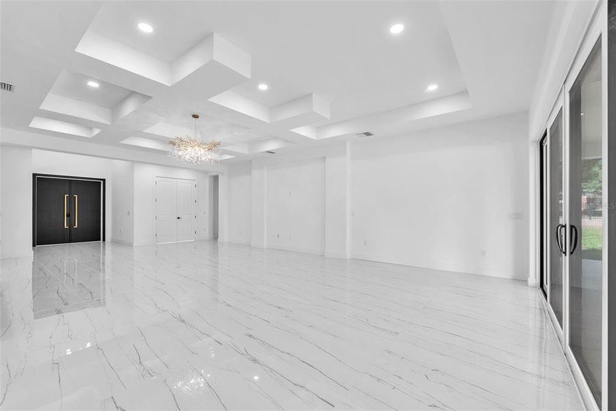 Spacious, unfurnished interior of a new home in , Thonotosassa (Image 43).