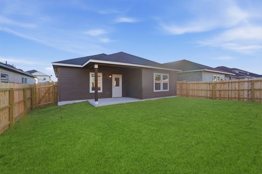 Exterior details and patio area of a home in Notting Hill, Converse (Image 20).