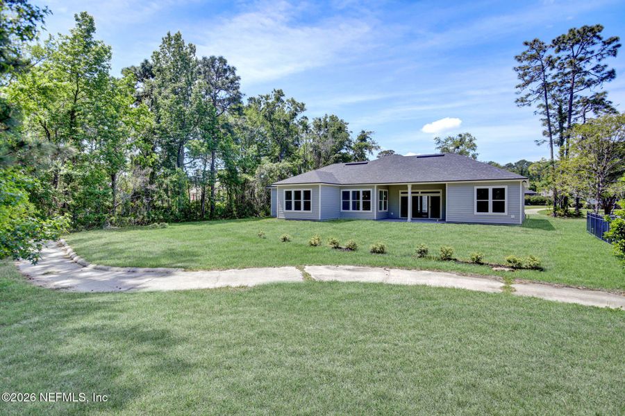 Exterior details and patio area of a home in , Green Cove Springs (Image 4).