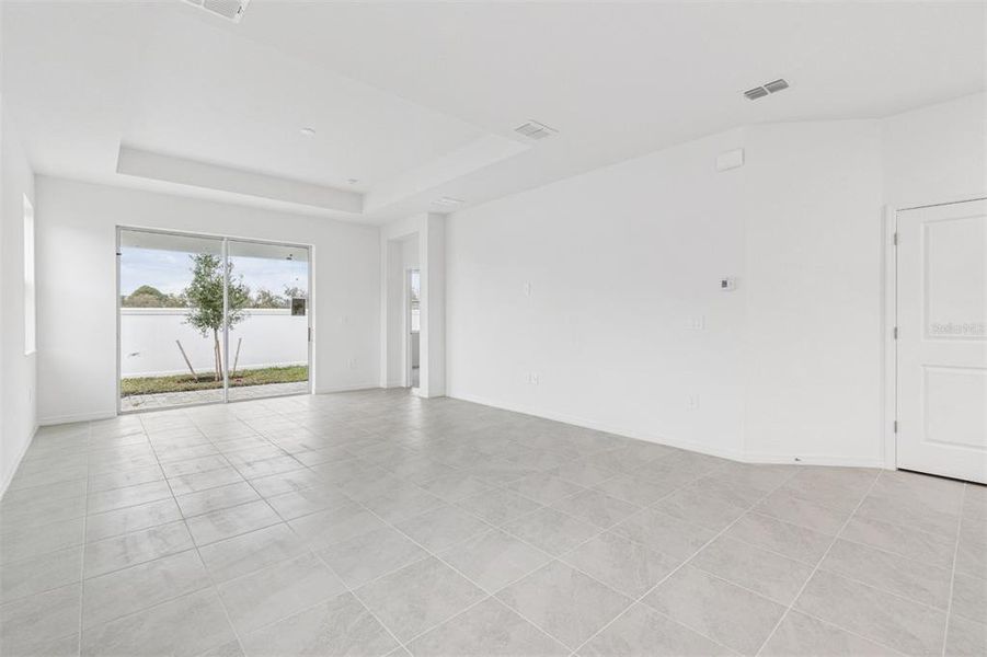Spacious, unfurnished interior of a new home in Southpointe, Palmetto (Image 16).