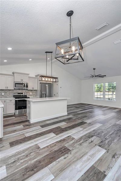 Spacious, unfurnished interior of a new home in , Dunnellon (Image 50).