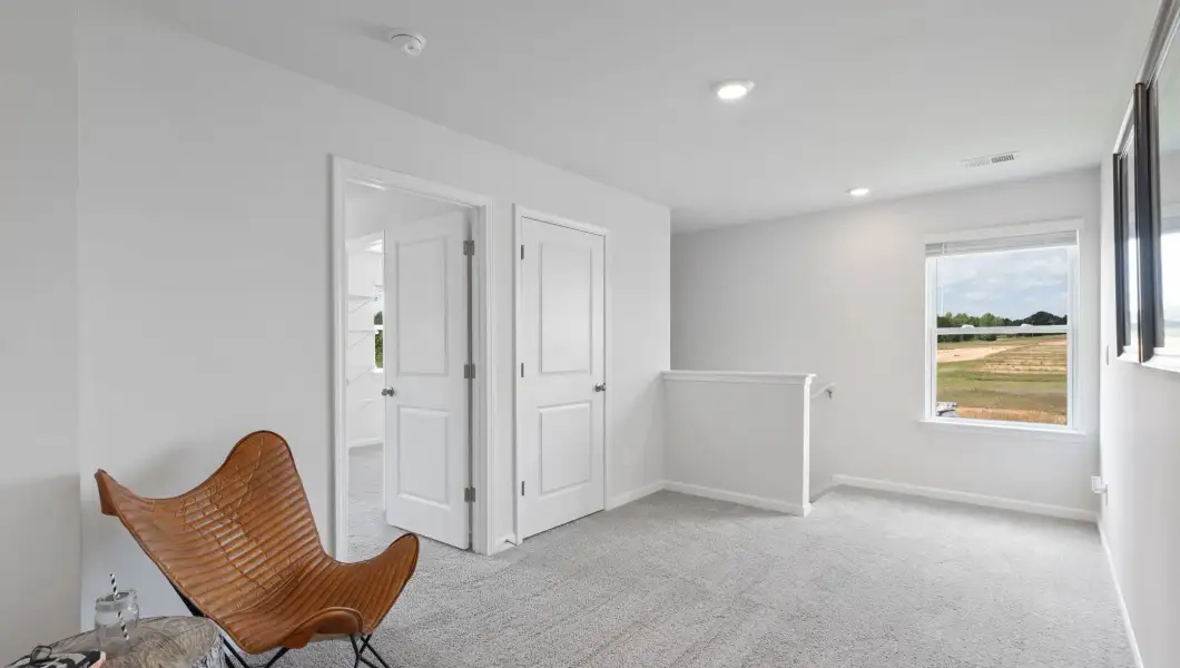 Spacious, unfurnished interior of a new home in Rocky River Ridge, Anderson (Image 22).