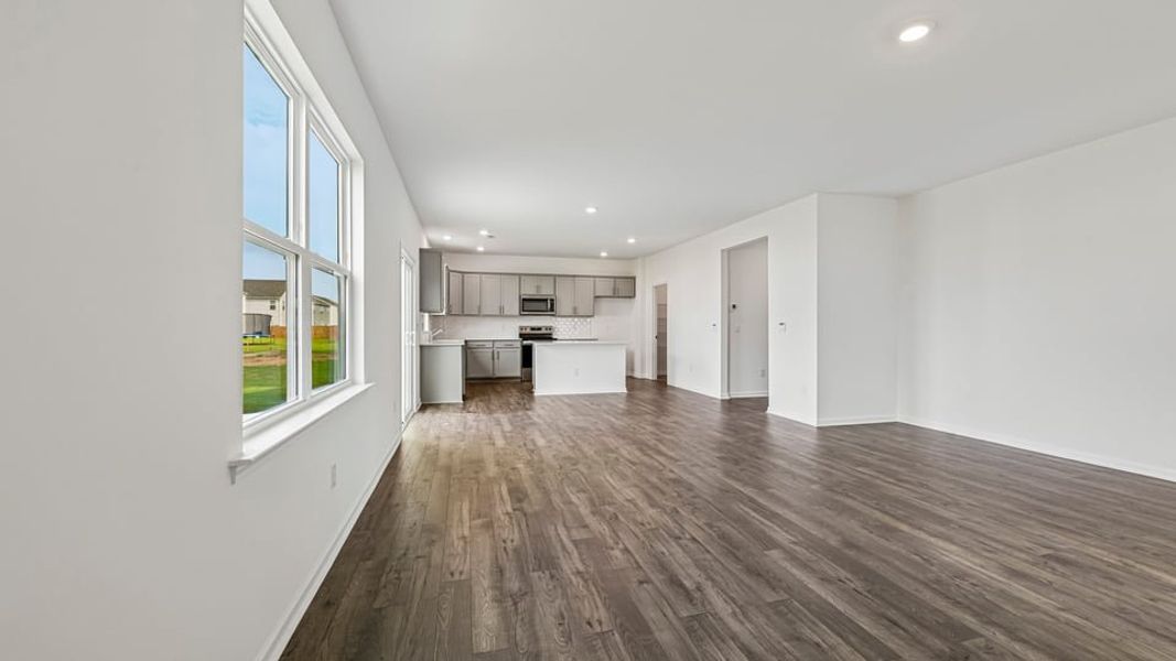Spacious, unfurnished interior of a new home in Shahbain Reserve, Raeford (Image 13).