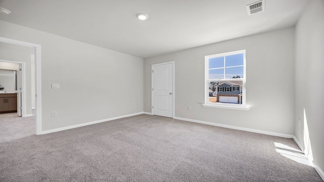 Spacious, unfurnished interior of a new home in Meadowview Plantation, Sumter (Image 21).
