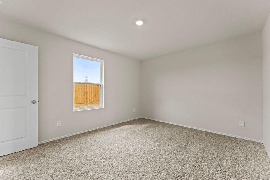Spacious, unfurnished interior of a new home in Bollinger, Uhland (Image 11).