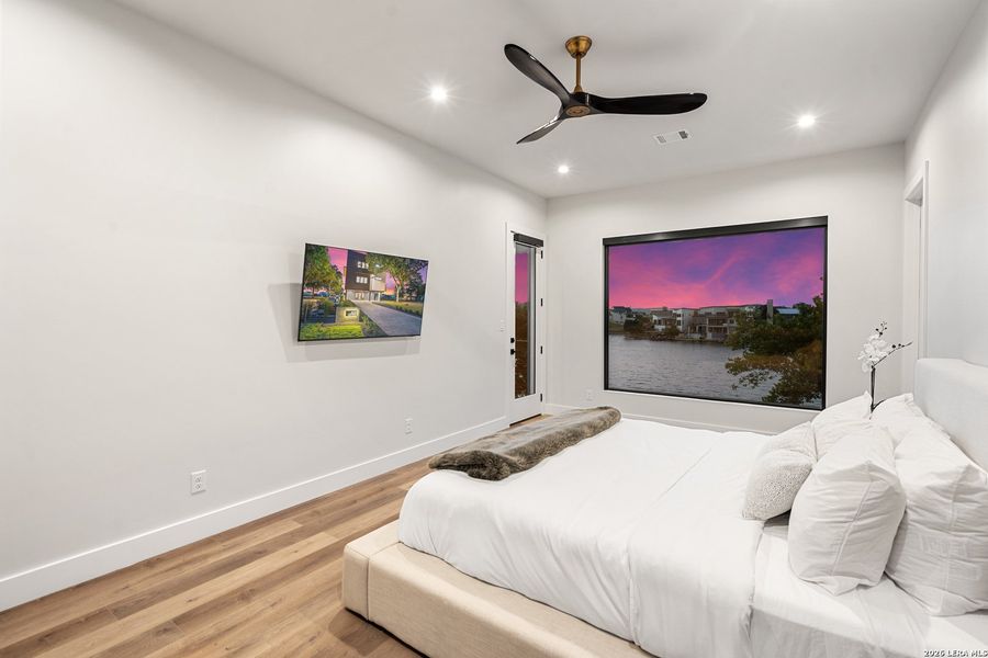 Furnished interior view inside a new home in , Kingsland (Image 13).