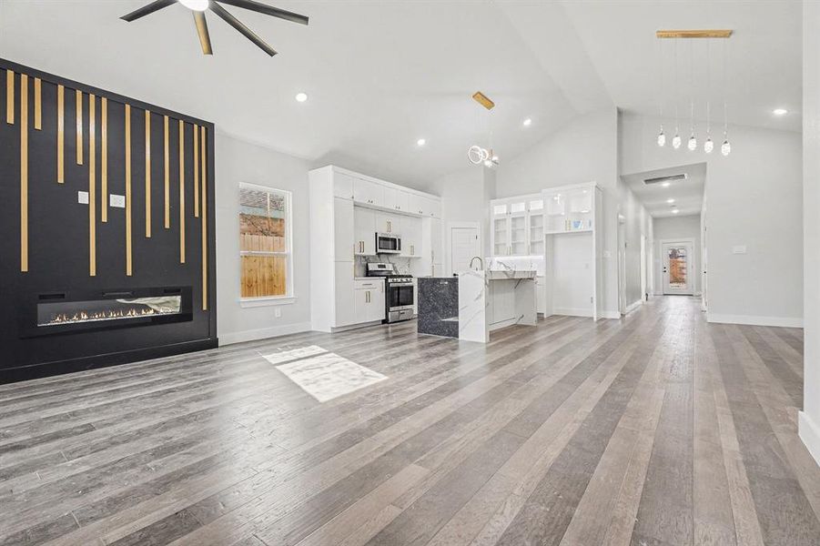 Spacious, unfurnished interior of a new home in , Dallas (Image 14).