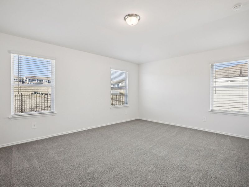 Spacious, unfurnished interior of a new home in Turner's Village, Buda (Image 8).