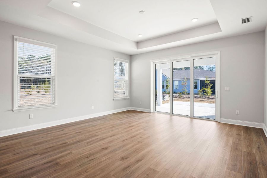Spacious, unfurnished interior of a new home in Del Webb Savannah at Heartwood, Richmond Hill (Image 22).