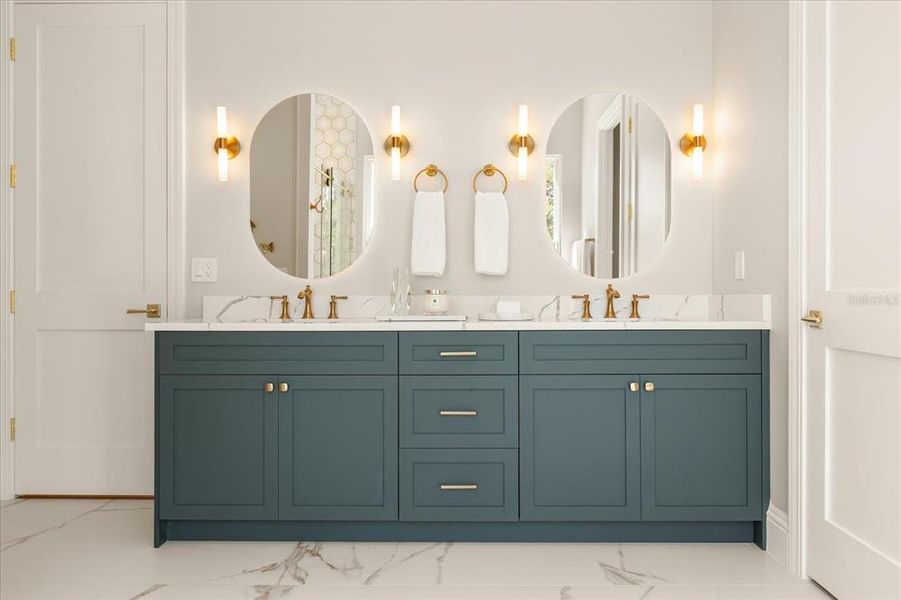 Furnished interior view inside a new home in , Orlando (Image 27).