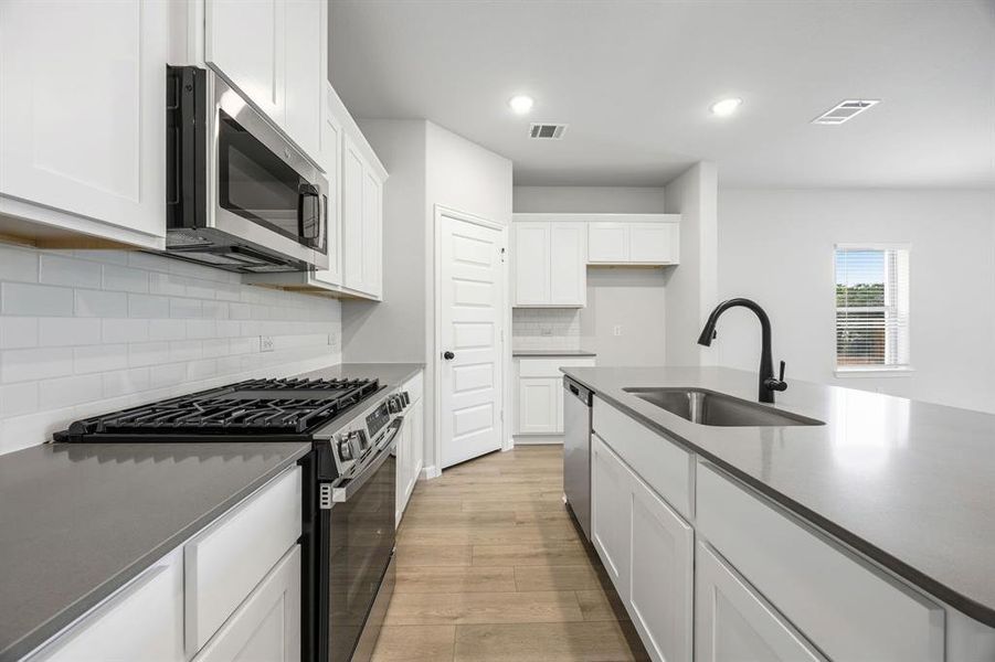 15-web-or-mls-3300-goshawk-dr