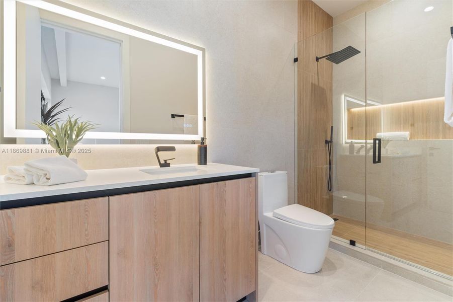 Furnished interior view inside a new home in , Fort Lauderdale (Image 9).