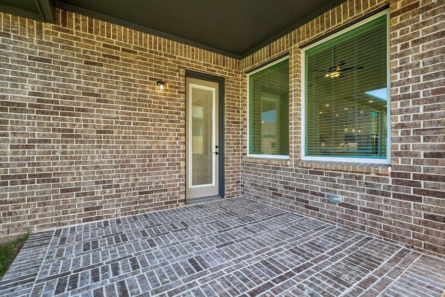 Exterior details and patio area of a home in Wood Leaf Reserve, Tomball (Image 3). Exterior details and patio area of a home in Wood Leaf Reserve, Tomball (Image 3).