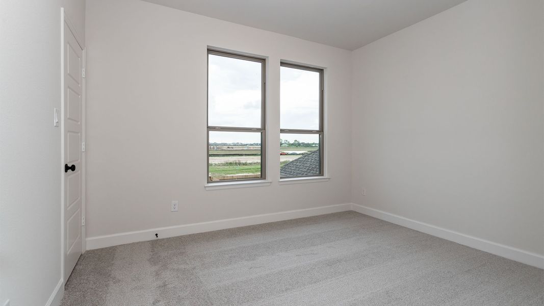 Spacious, unfurnished interior of a new home in Lakes of Cane Island, Katy (Image 21).
