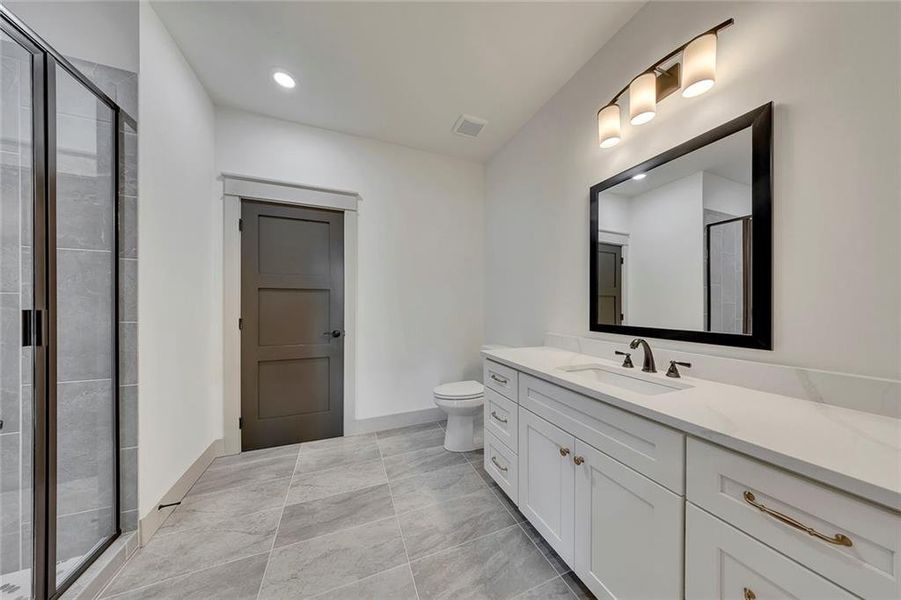 Furnished interior view inside a new home in , Jasper (Image 31).