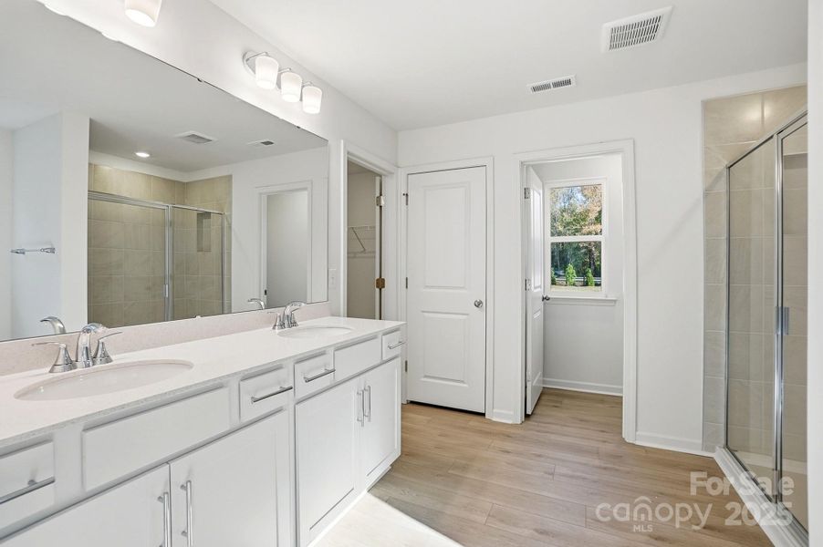 Furnished interior view inside a new home in Bellina, York (Image 18).
