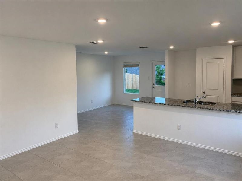 Spacious, unfurnished interior of a new home in Wright Farms: Watermill Collection, Dallas (Image 25).