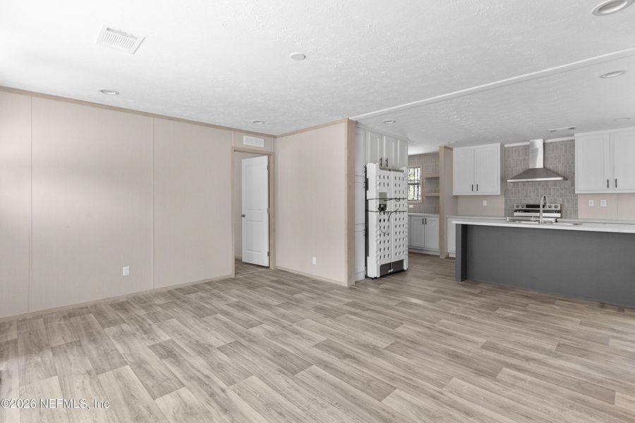 Spacious, unfurnished interior of a new home in , Starke (Image 7).