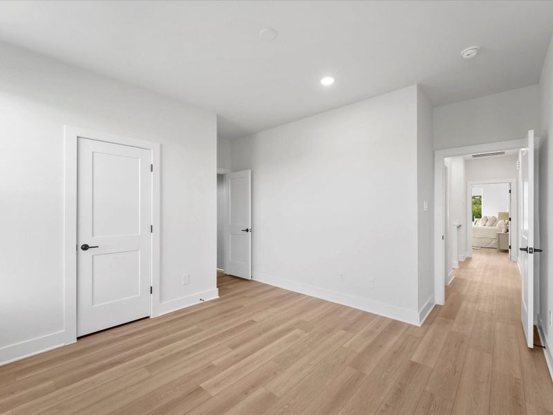Spacious, unfurnished interior of a new home in Jesselton Square at Creekmont, Houston (Image 22). Spacious, unfurnished interior of a new home in Jesselton Square at Creekmont, Houston (Image 22).