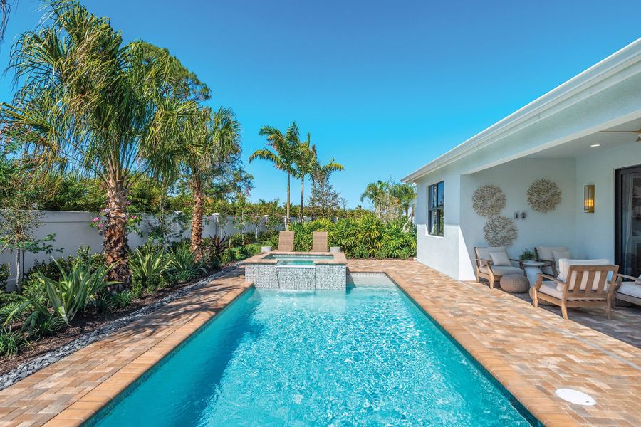Representative exterior details of a home built from the Eleuthera by GL Homes in Valencia Harbor (55+), Fort Myers (Image 4).