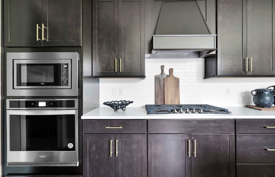 Representative interior finishes for a home built from the Hallmark by Pulte Homes in Seminole Palms, Palm Coast (Image 18).