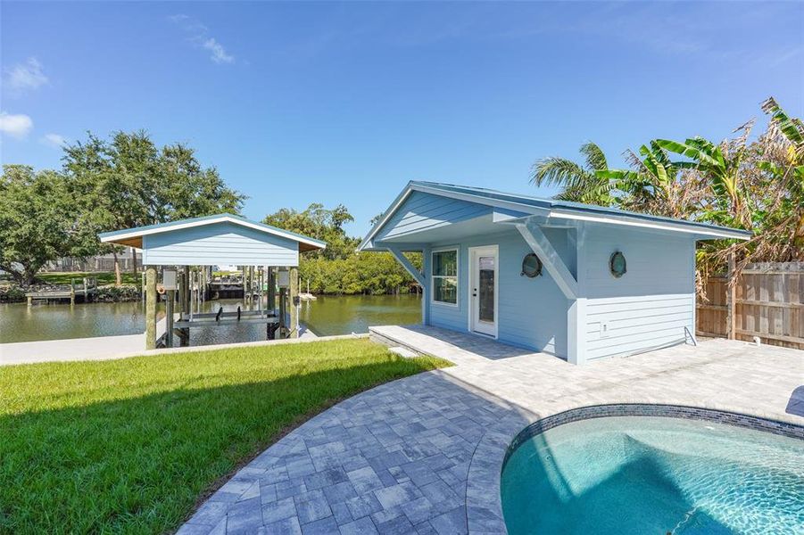Exterior details and patio area of a home in , Tampa (Image 38).