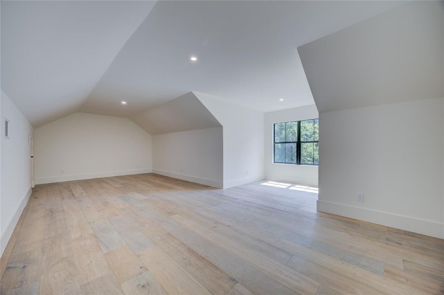Spacious, unfurnished interior of a new home in , Houston (Image 33).
