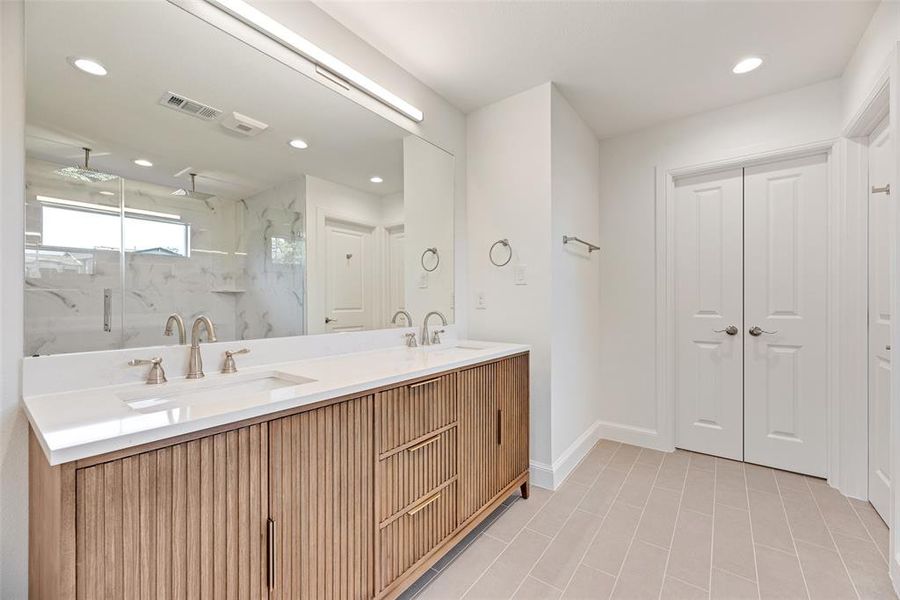 Furnished interior view inside a new home in , Dallas (Image 11).