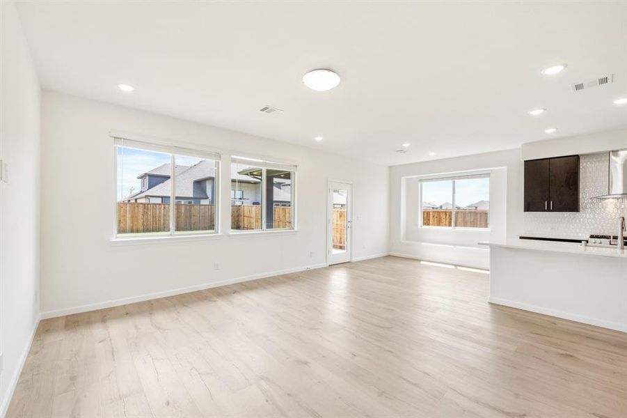 Spacious, unfurnished interior of a new home in ArrowBrooke Elements, Aubrey (Image 37). Spacious, unfurnished interior of a new home in ArrowBrooke Elements, Aubrey (Image 37).