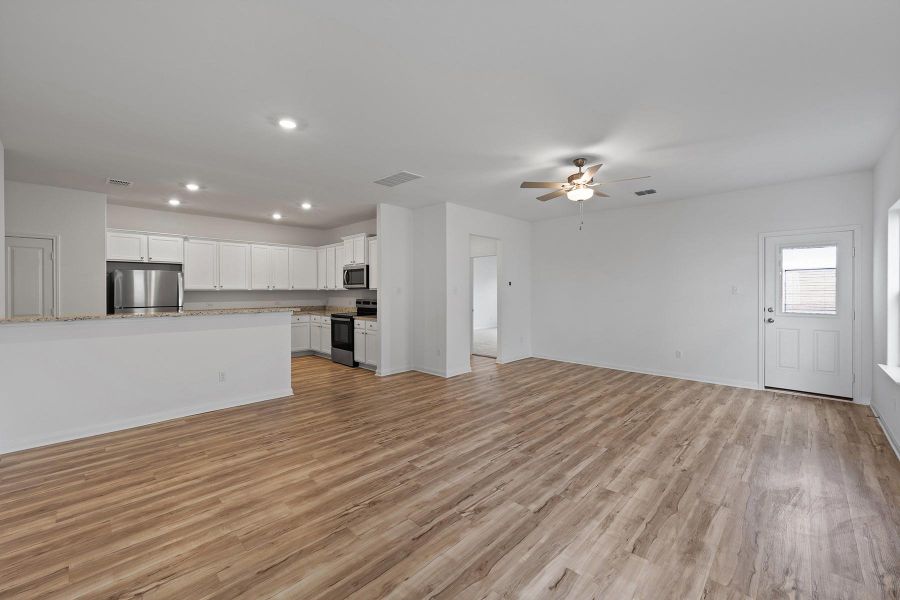 Spacious, unfurnished interior of a new home in , Elgin (Image 4).