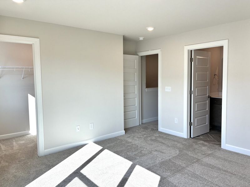 Spacious, unfurnished interior of a new home in Holly View, Greenville (Image 18).