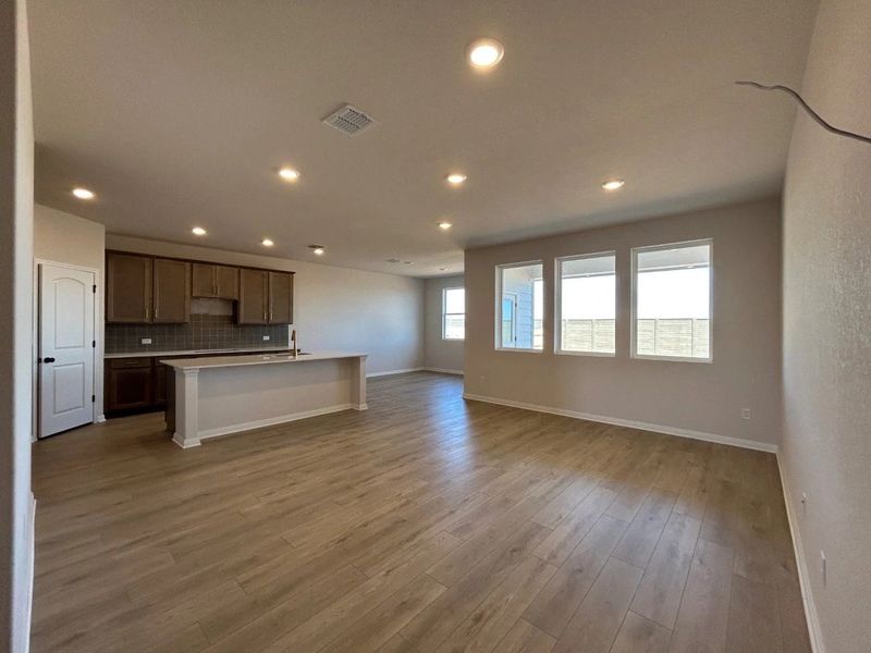 Spacious, unfurnished interior of a new home in Willow Springs, Buda (Image 20).