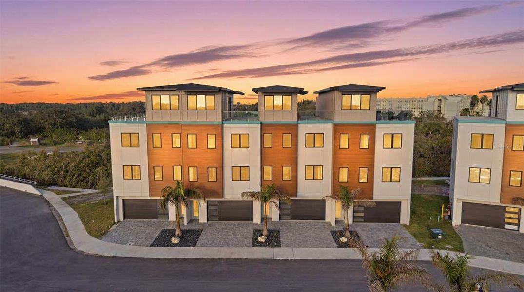 Condo located in New Port Richey, FL showcasing its design and architecture (Image 4).