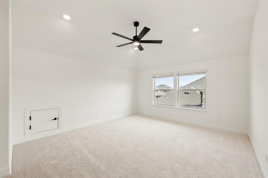 Spacious, unfurnished interior of a new home in Terracina, Rockwall (Image 32). Spacious, unfurnished interior of a new home in Terracina, Rockwall (Image 32).