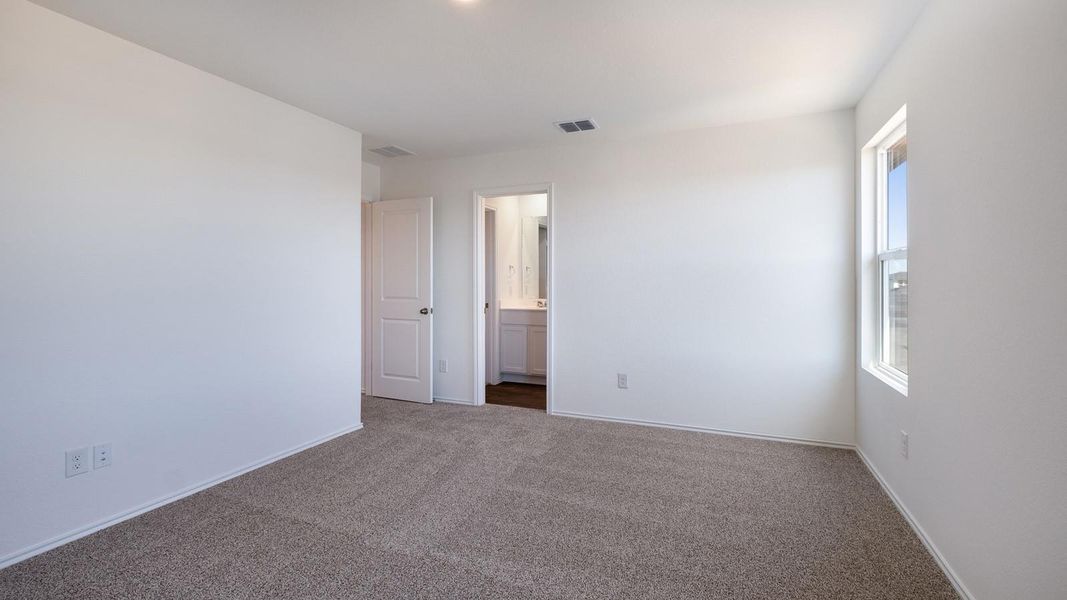 Spacious, unfurnished interior of a new home in Valverde, Bastrop (Image 12).