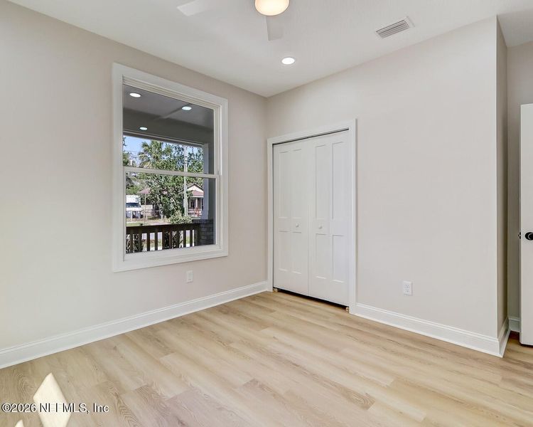Spacious, unfurnished interior of a new home in , Jacksonville (Image 21).