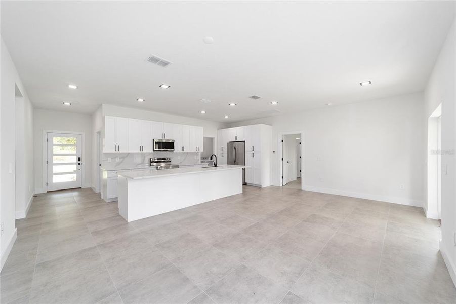 Spacious, unfurnished interior of a new home in , Ocala (Image 17).